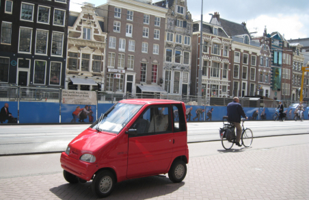 Амстердам за 10 лет избавится от машин на бензине и дизеле